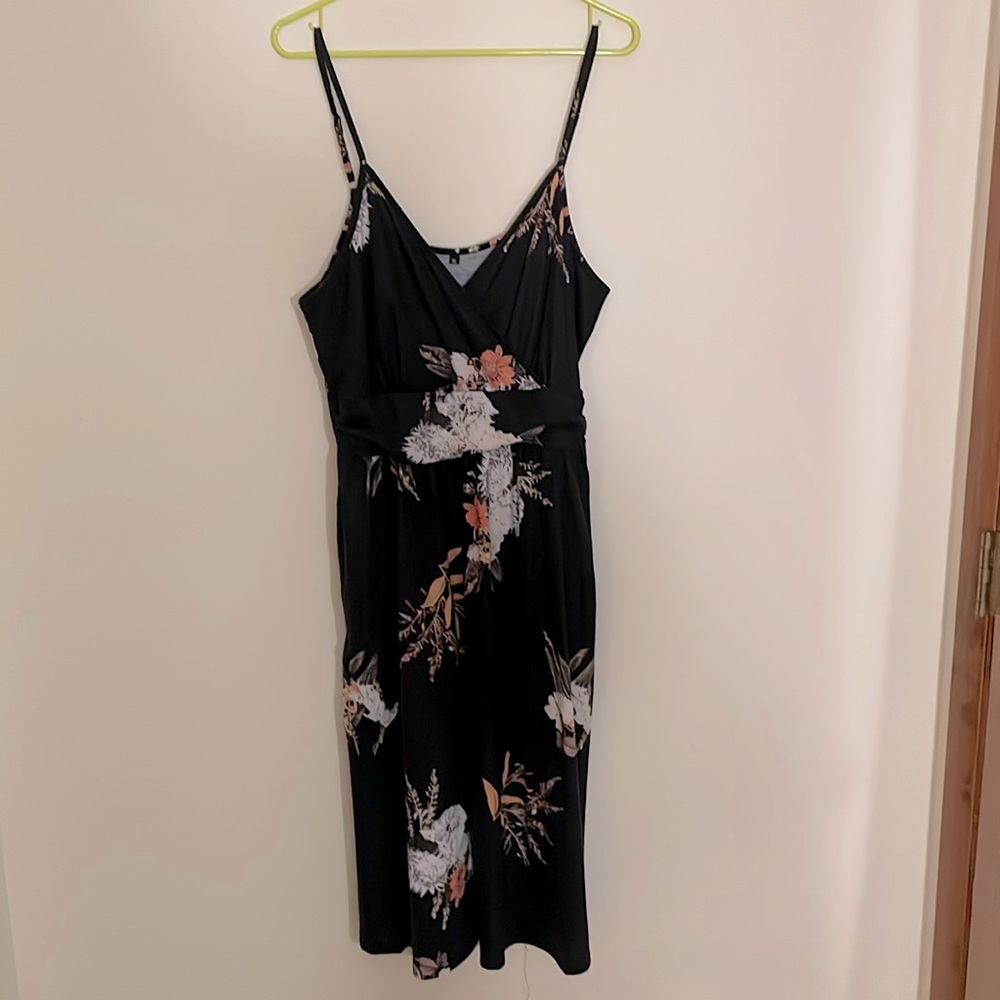 90s surplice babydoll dress with adjustable straps and pockets!